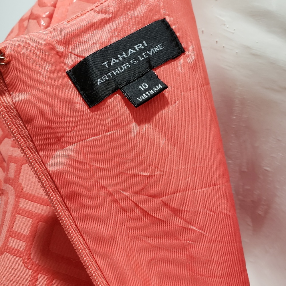 *SOLD* Tahari Arthur Levine Embossed Dress 10 - Picture 5 of 8